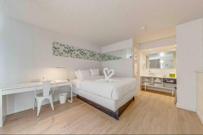 Travel Lodge by Wyndham 10 min from Disney
